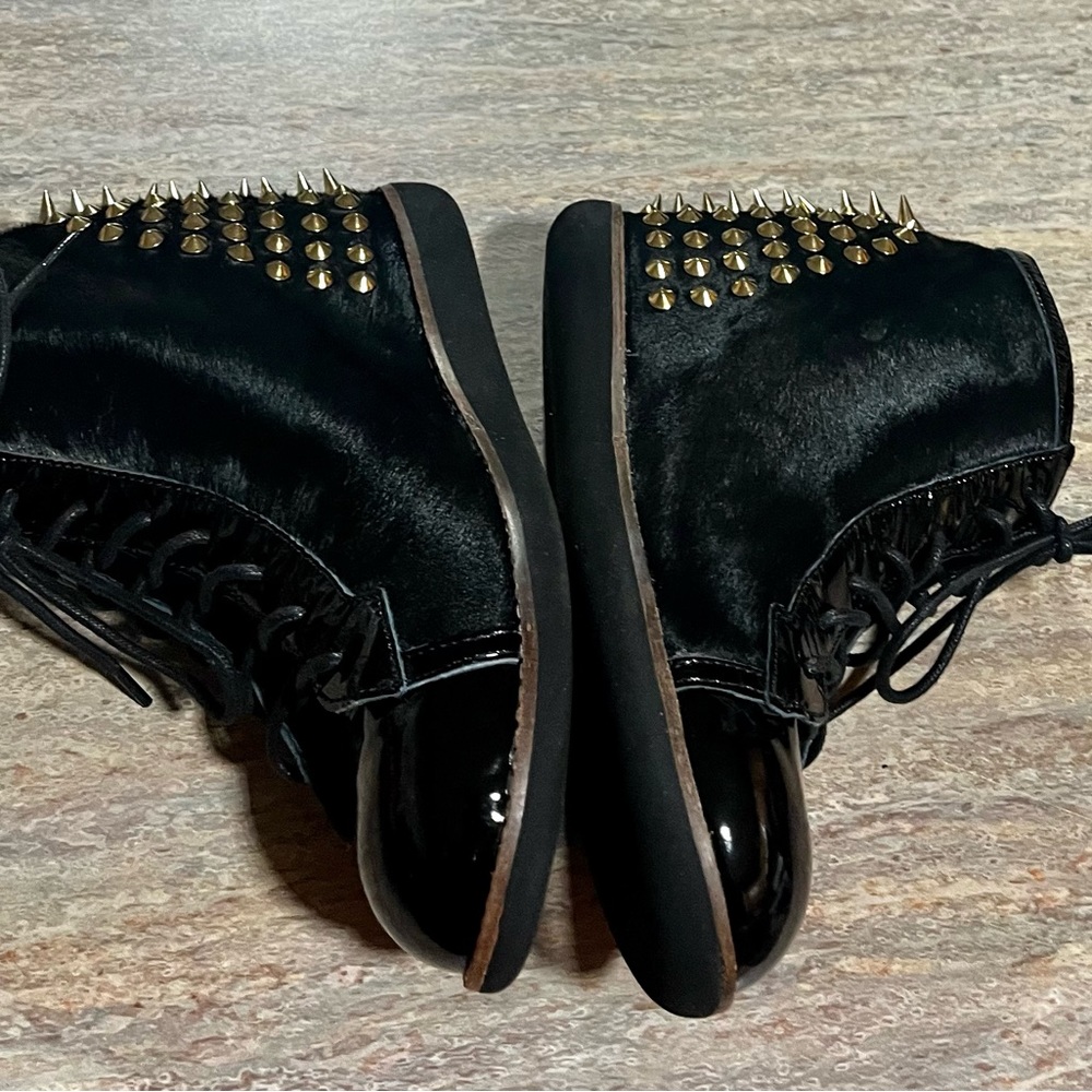 Jeffrey Campbell Ibiza wedge glossy and faux fur ankle boots with spiky studs - Picture 6 of 16